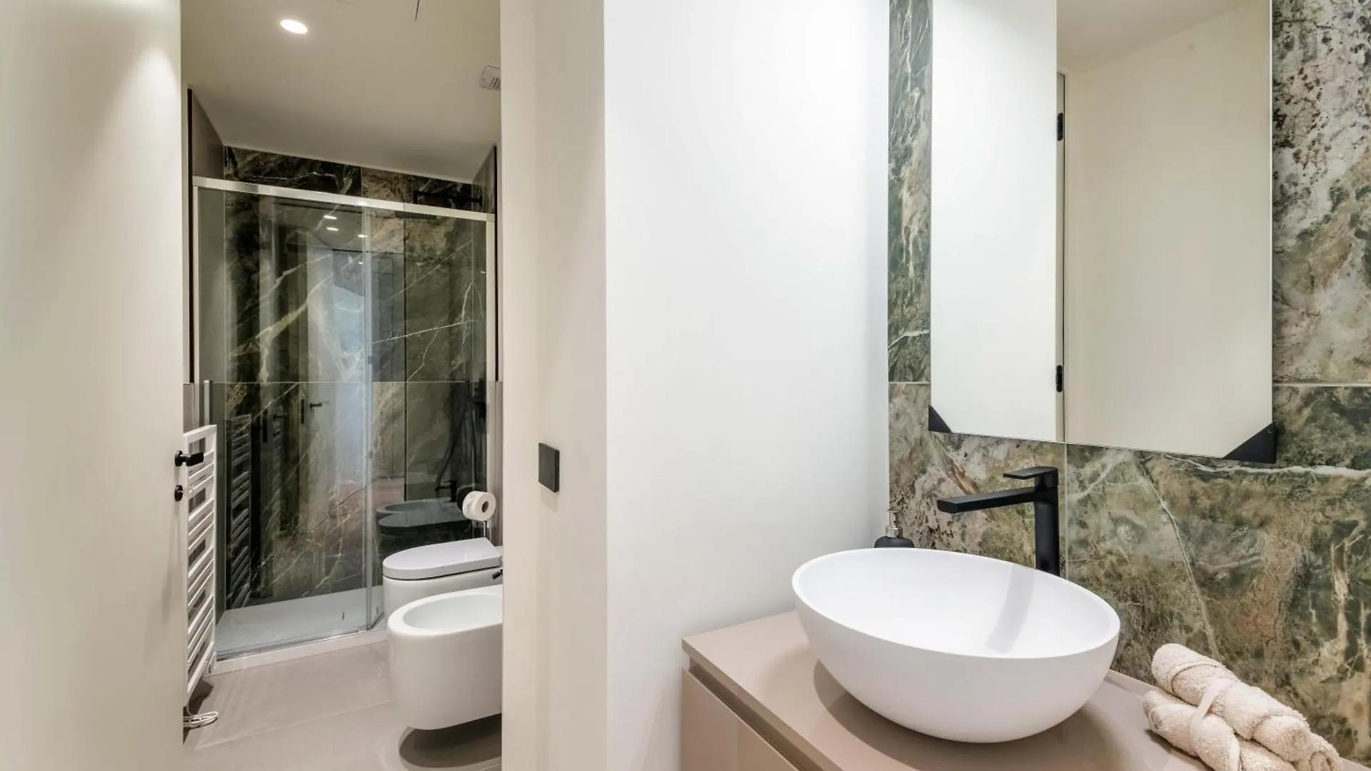 Ferienwohnung Exclusive Retreat Few Steps From Duomo - Apt 8 Mailand Apartment